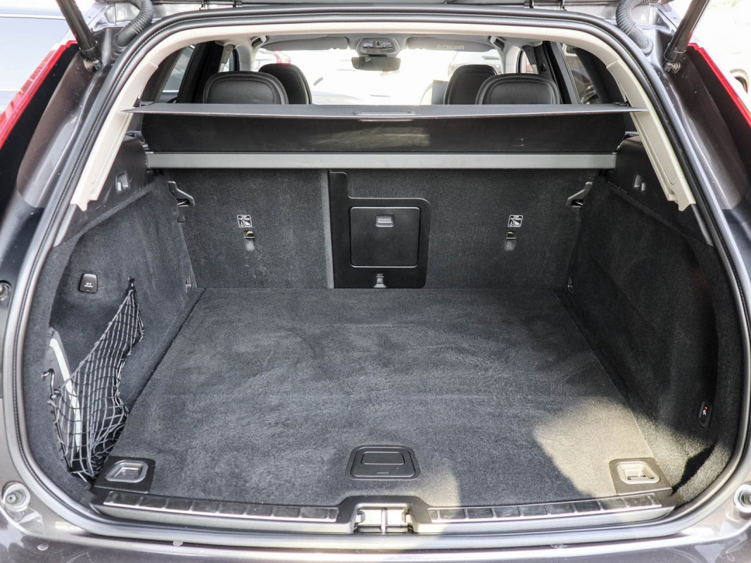 Volvo XC60 T6 Recharge AWD - SUV/Off-road - Grau - Gebrauchtwagen - Bild 12