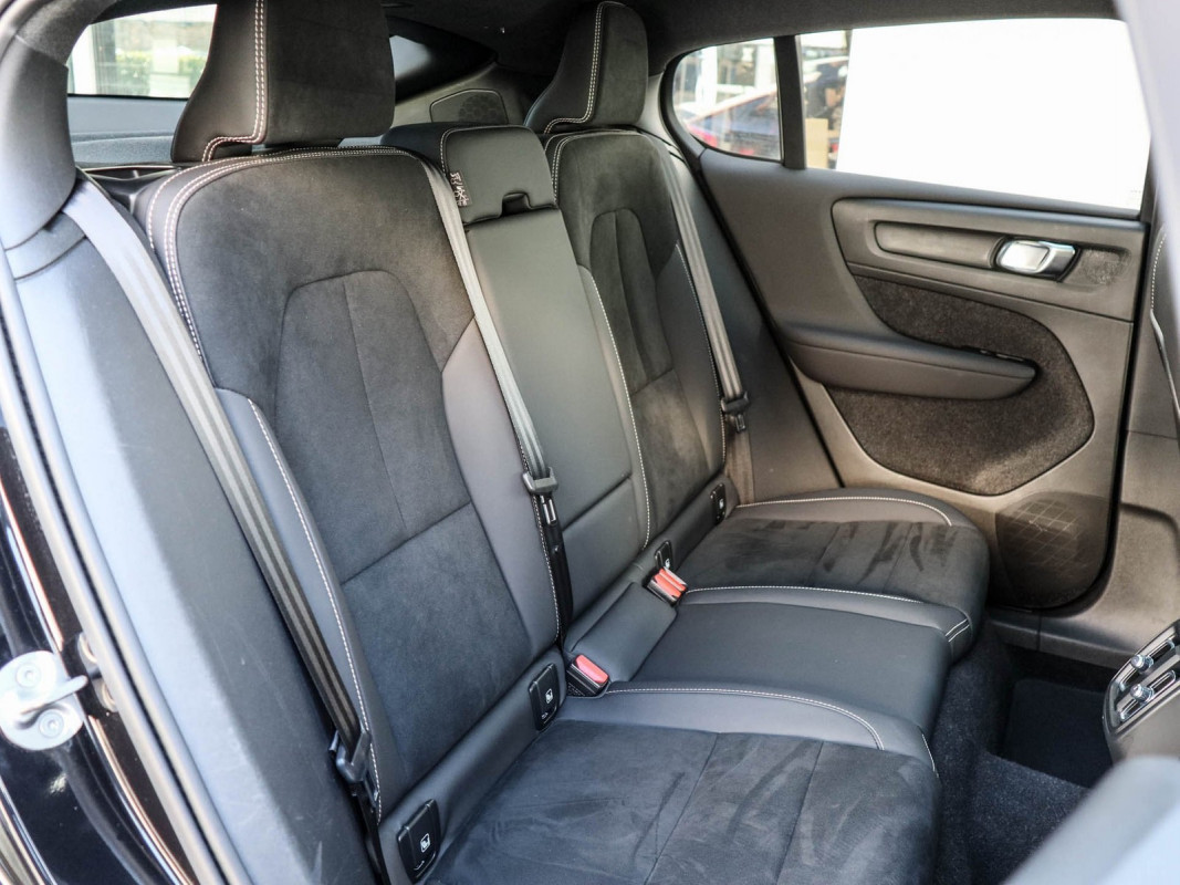 Volvo C40 Plus Recharge Pure Electric 2WD - SUV/Off-road - Schwarz - Gebrauchtwagen - Bild 5