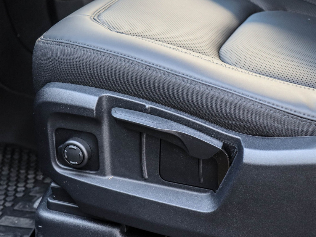 Land Rover Defender - SUV/Off-road - Schwarz - Gebrauchtwagen - Bild 12