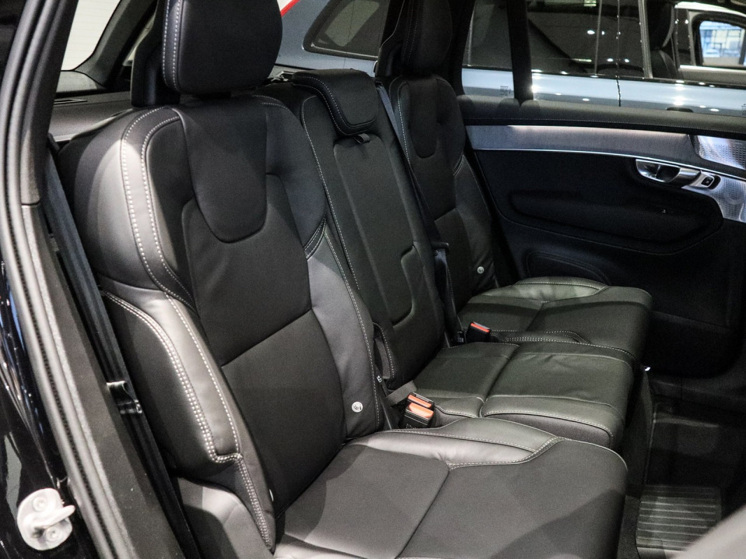Volvo XC90 T8 AWD Recharge Reskin - SUV/Off-road - Schwarz - Gebrauchtwagen - Bild 5