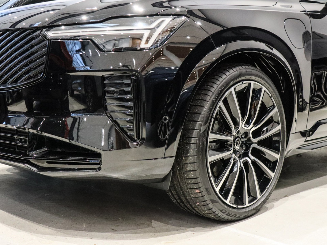 Volvo XC90 T8 AWD Recharge Reskin - SUV/Off-road - Schwarz - Gebrauchtwagen - Bild 6