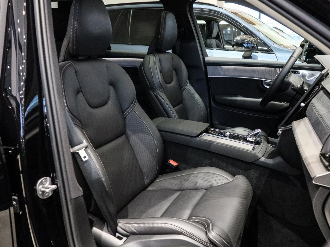 Volvo XC90 T8 AWD Recharge Reskin - SUV/Off-road - Schwarz - Gebrauchtwagen - Bild 7