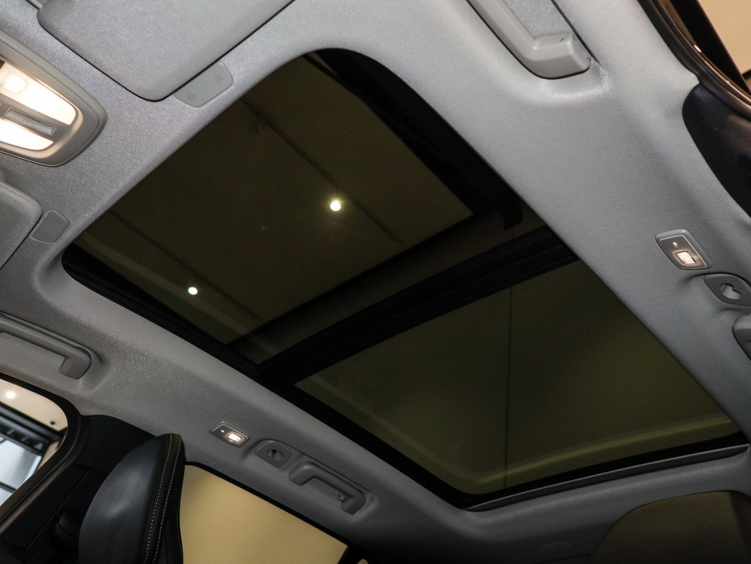 Volvo XC90 T8 AWD Recharge Reskin - SUV/Off-road - Schwarz - Gebrauchtwagen - Bild 12