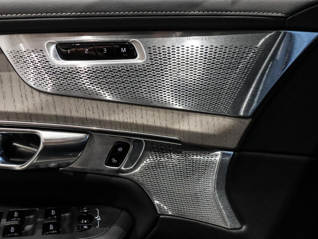 Volvo XC90 T8 AWD Recharge Reskin - SUV/Off-road - Schwarz - Gebrauchtwagen - Bild 15