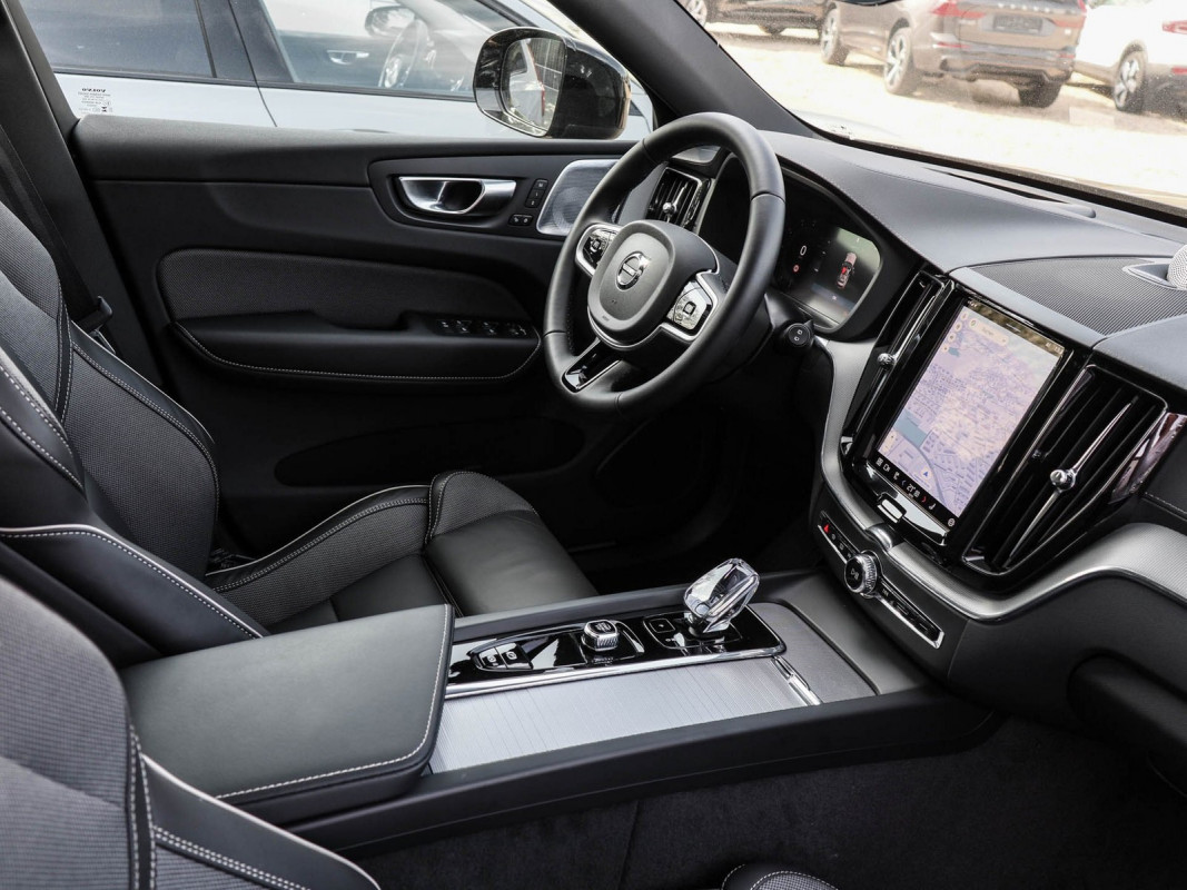 Volvo XC60 B5 Aut. - SUV/Off-road - Schwarz - Gebrauchtwagen - Bild 3