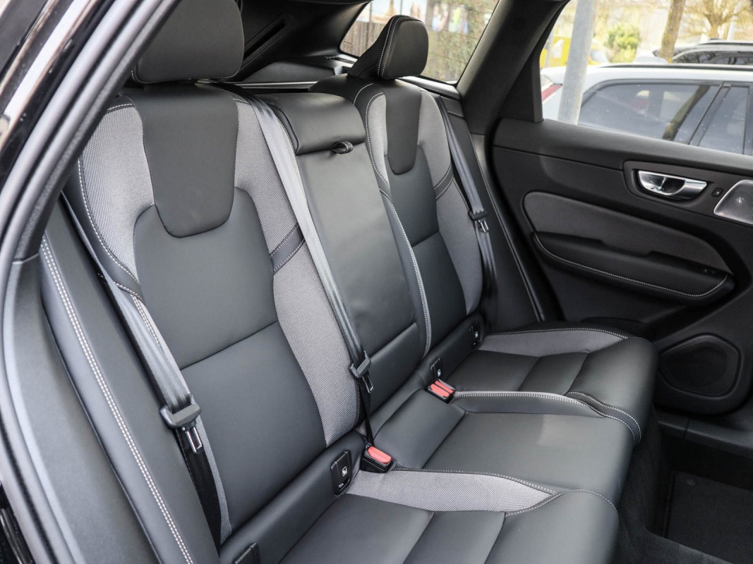 Volvo XC60 B5 Aut. - SUV/Off-road - Schwarz - Gebrauchtwagen - Bild 5