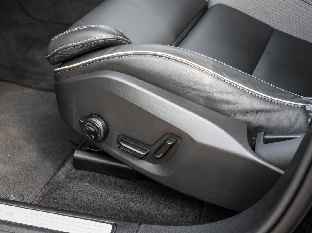 Volvo XC60 B5 Aut. - SUV/Off-road - Schwarz - Gebrauchtwagen - Bild 14