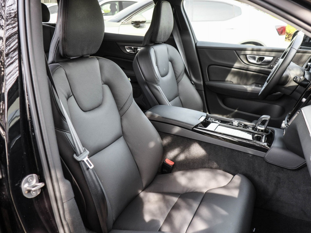 Volvo V60 T6 AWD - Kombi - Schwarz - Gebrauchtwagen - Bild 7