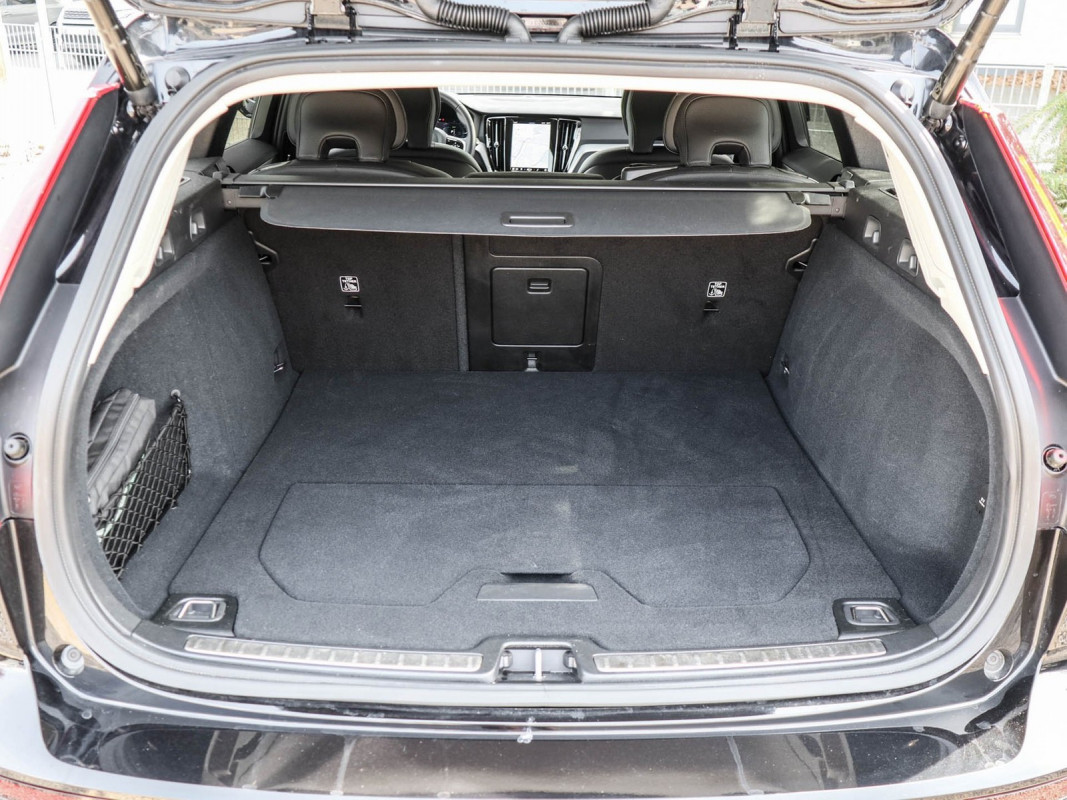 Volvo V60 T6 AWD - Kombi - Schwarz - Gebrauchtwagen - Bild 11
