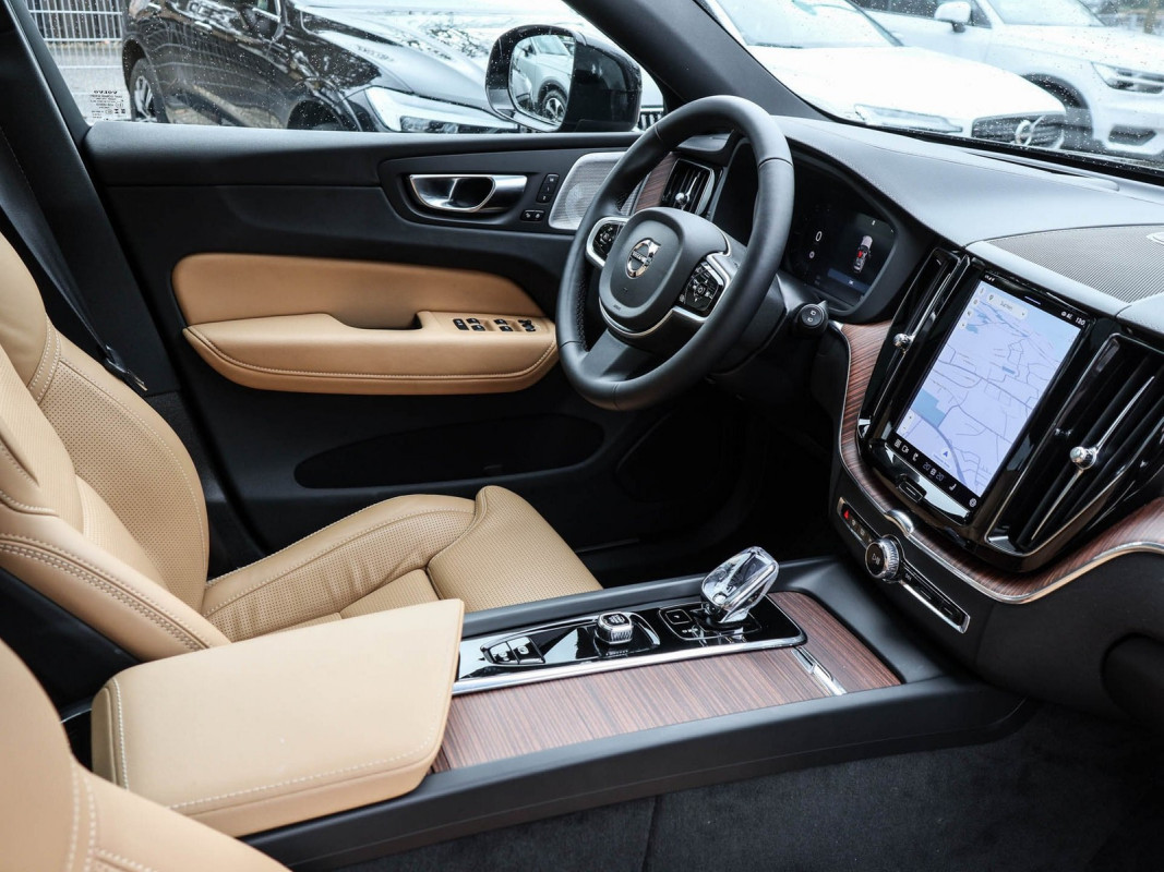 Volvo XC60 B5 Aut. - SUV/Off-road - Schwarz - Gebrauchtwagen - Bild 3