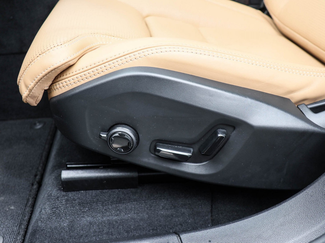 Volvo XC60 B5 Aut. - SUV/Off-road - Schwarz - Gebrauchtwagen - Bild 14