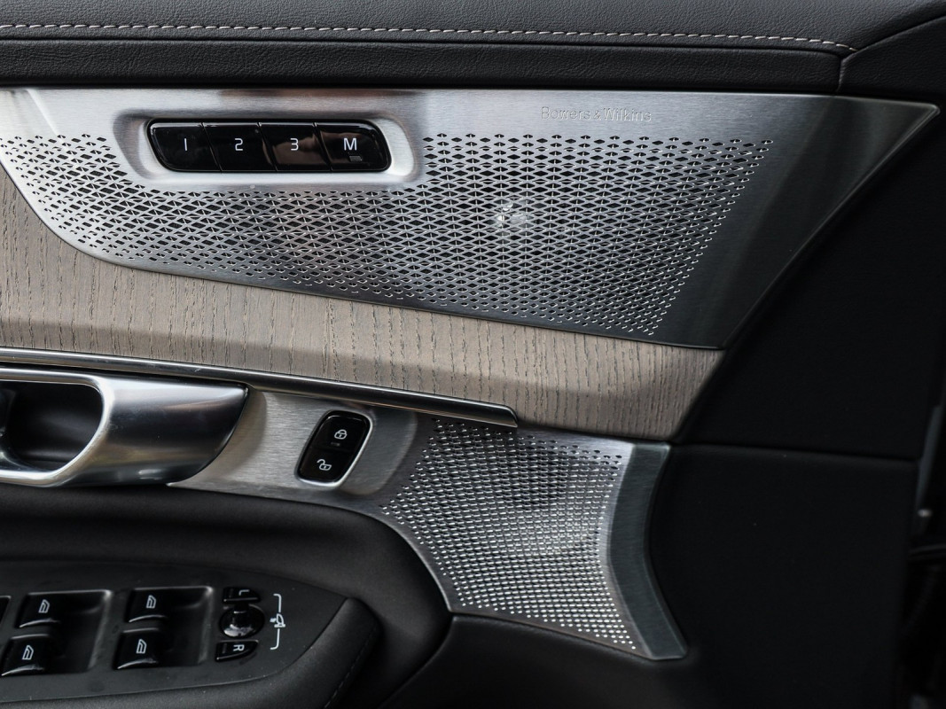 Volvo XC90 T8 AWD Reskin - SUV/Off-road - Grau - Gebrauchtwagen - Bild 15