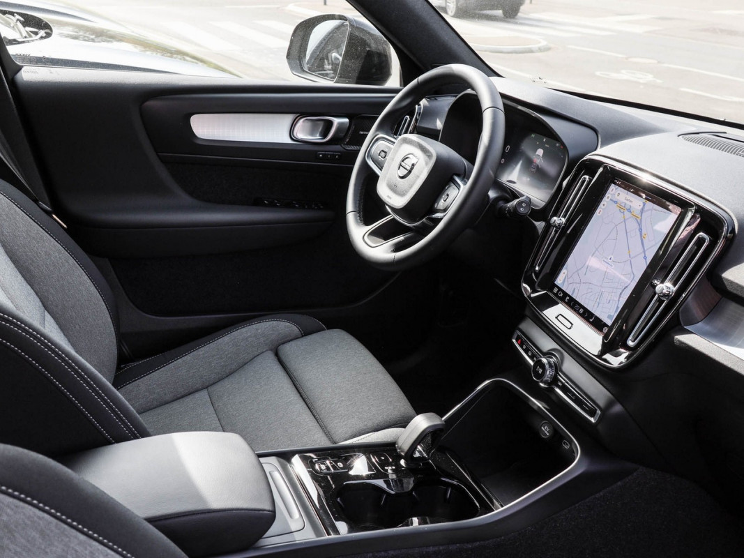 Volvo XC40 B4 (B) - SUV/Off-road - Schwarz - Gebrauchtwagen - Bild 3