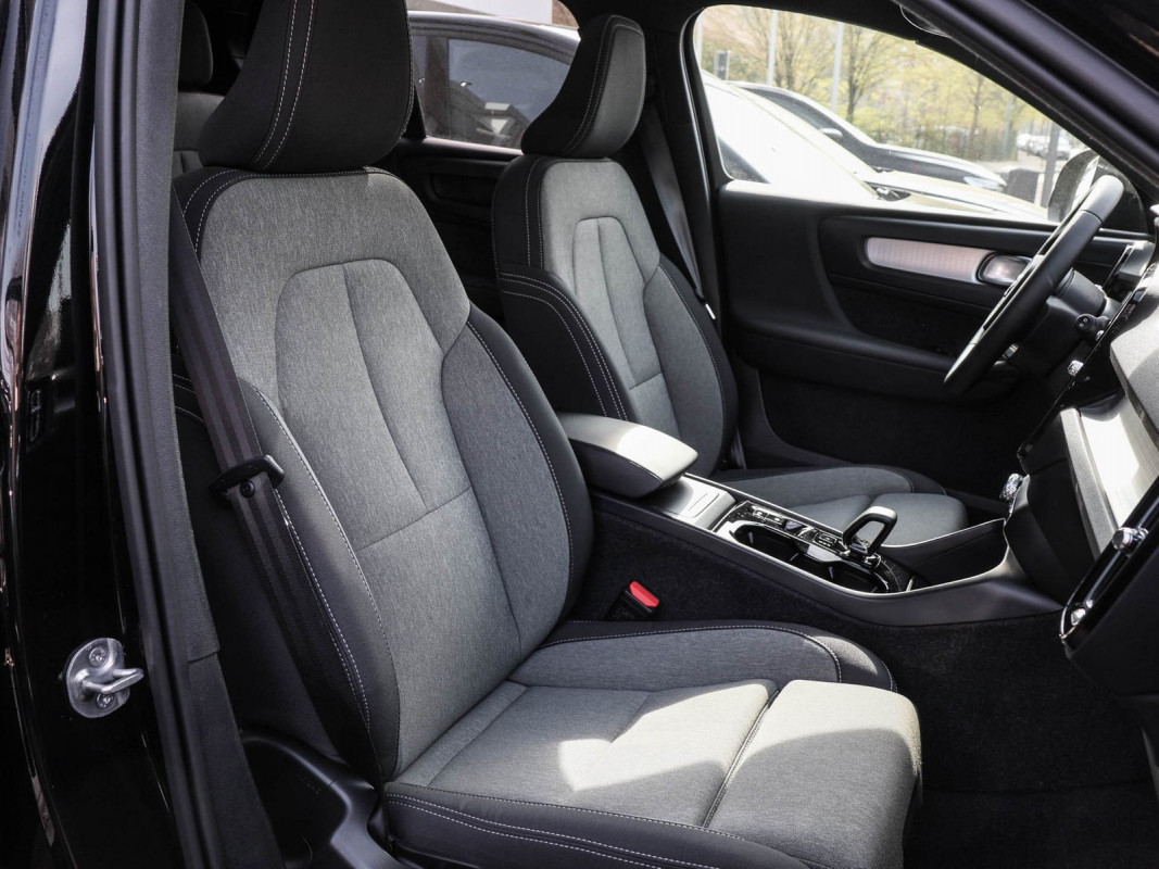 Volvo XC40 B4 (B) - SUV/Off-road - Schwarz - Gebrauchtwagen - Bild 7