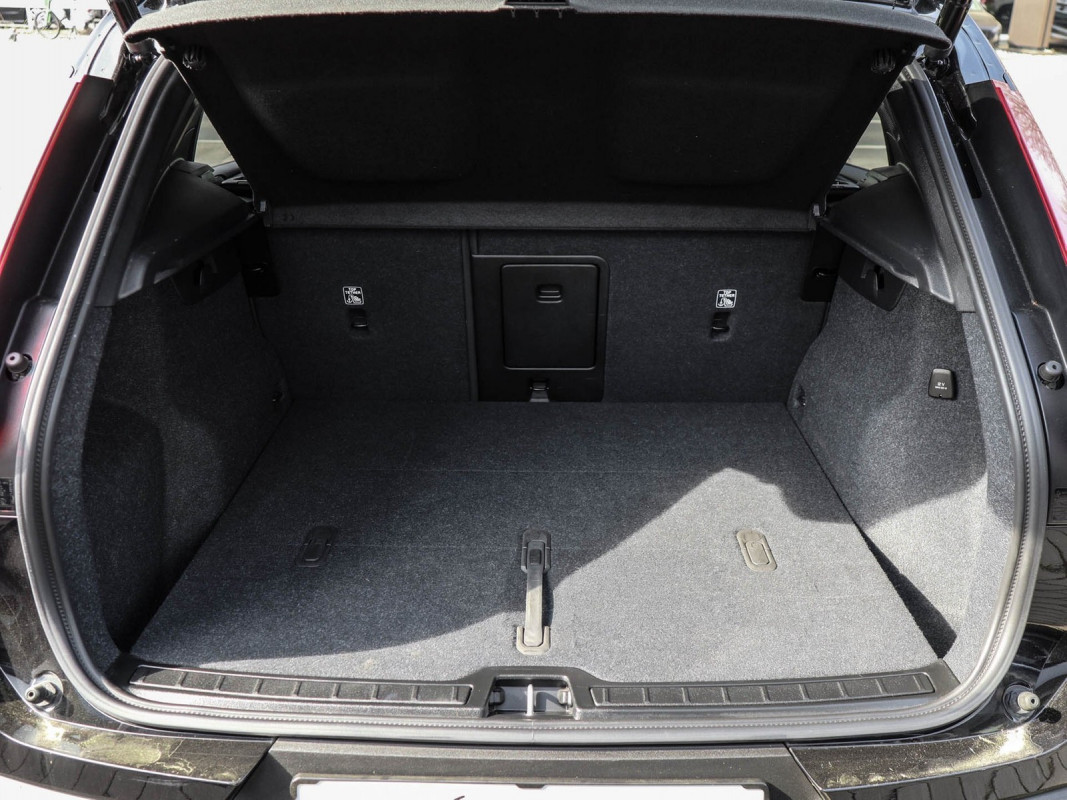Volvo XC40 B4 (B) - SUV/Off-road - Schwarz - Gebrauchtwagen - Bild 11
