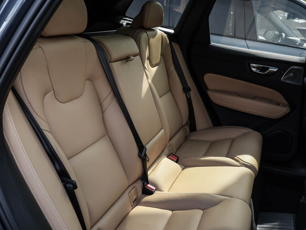 Volvo XC60 T6 AWD Recharge - SUV/Off-road - Blau - Gebrauchtwagen - Bild 5