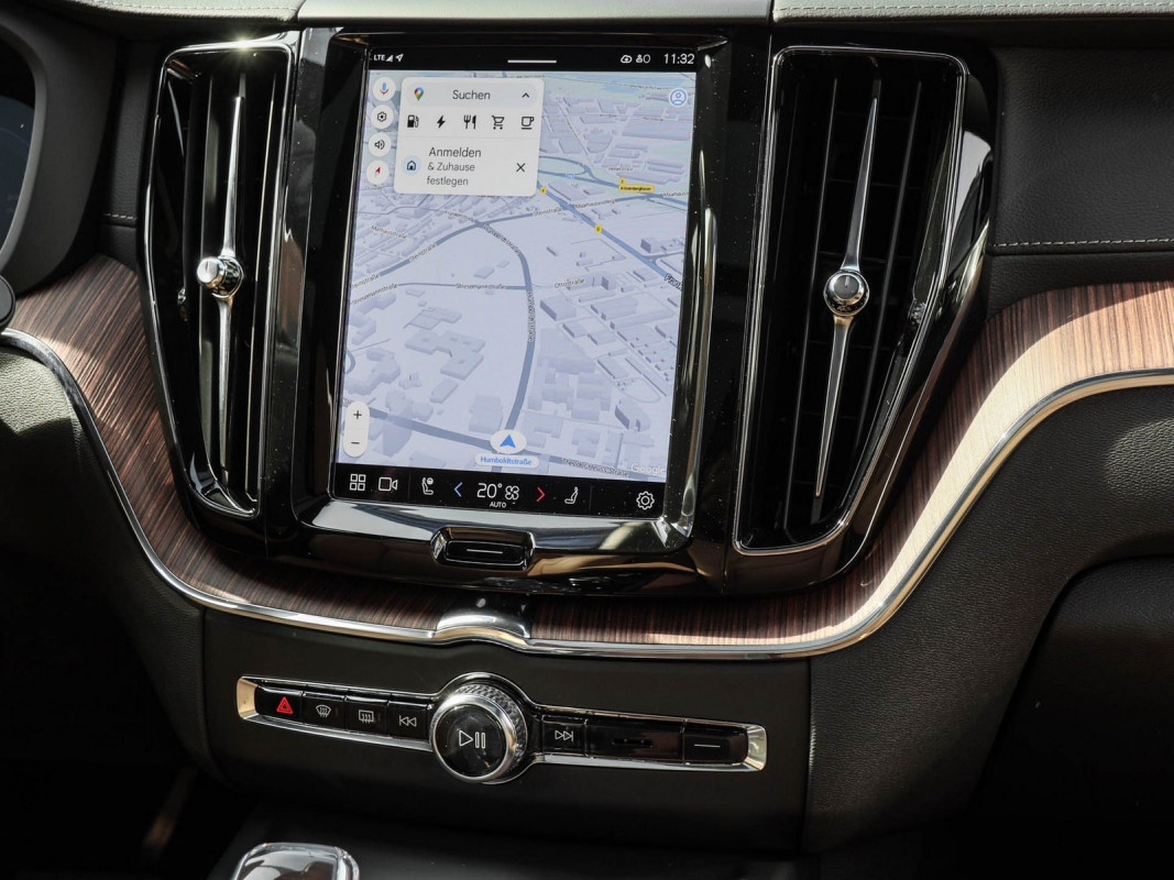 Volvo XC60 T6 AWD Recharge - SUV/Off-road - Blau - Gebrauchtwagen - Bild 9