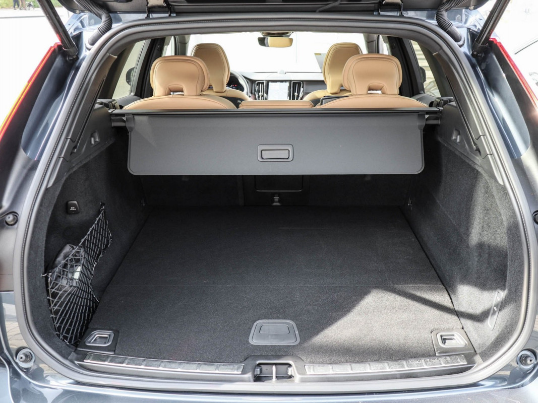 Volvo XC60 T6 AWD Recharge - SUV/Off-road - Blau - Gebrauchtwagen - Bild 11