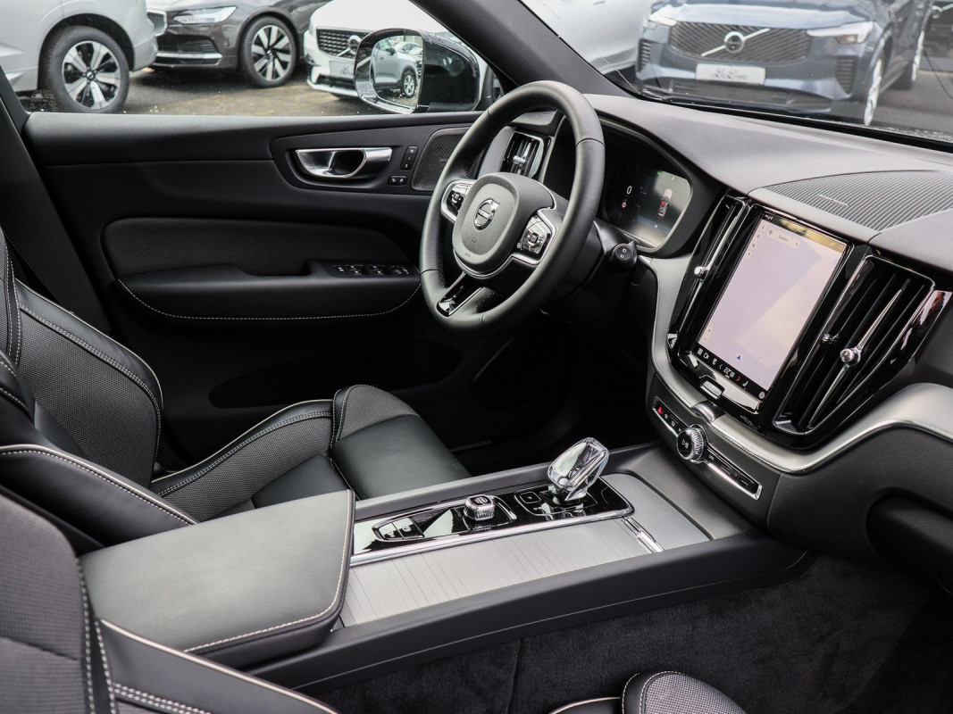 Volvo XC60 T8 - SUV/Off-road - Schwarz - Gebrauchtwagen - Bild 3