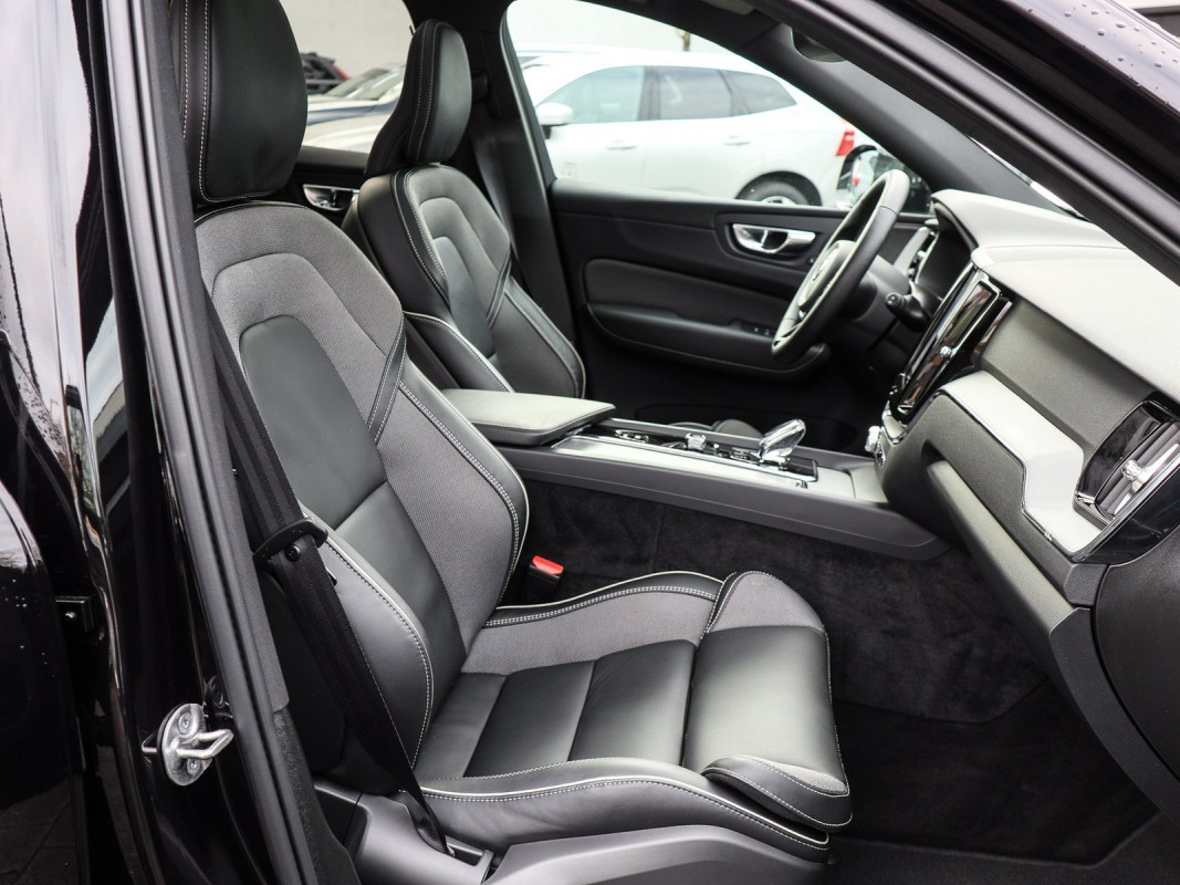 Volvo XC60 T8 - SUV/Off-road - Schwarz - Gebrauchtwagen - Bild 7