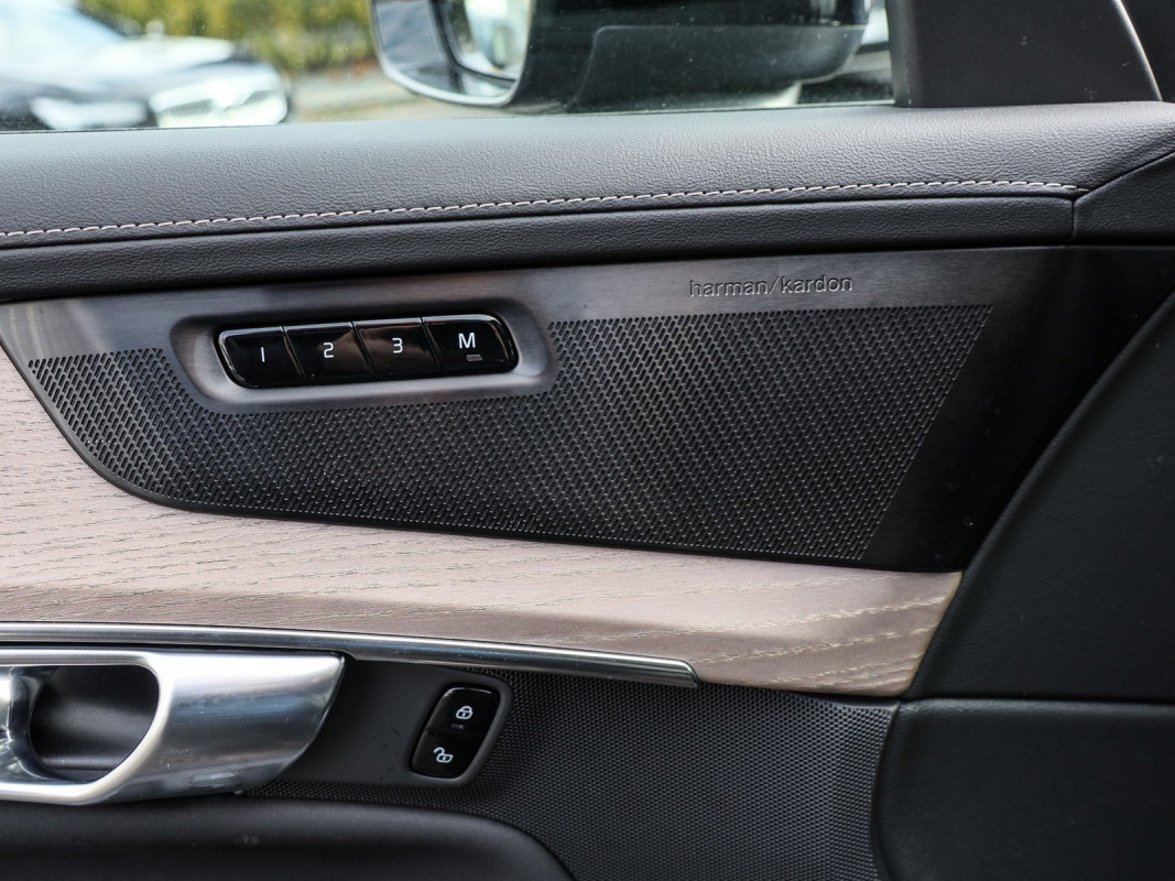 Volvo XC90 T8 AWD Recharge Reskin - SUV/Off-road - Blau - Gebrauchtwagen - Bild 15