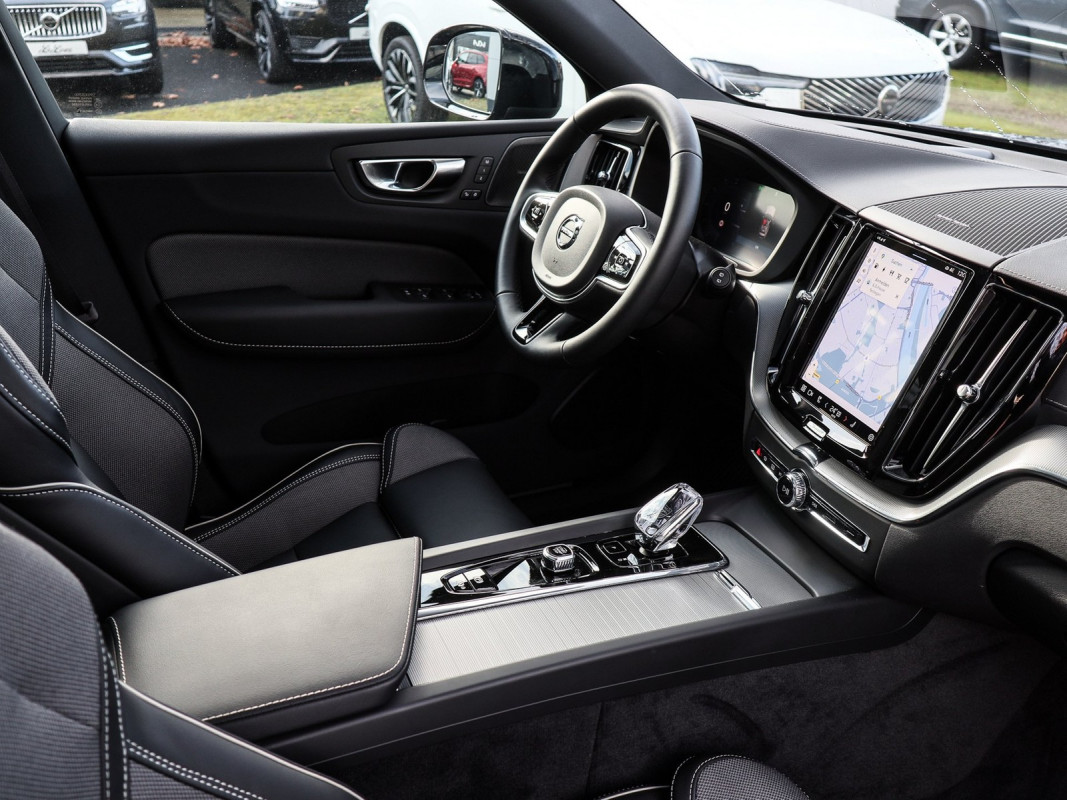 Volvo XC60 T6 Recharge AWD - SUV/Off-road - Schwarz - Gebrauchtwagen - Bild 3