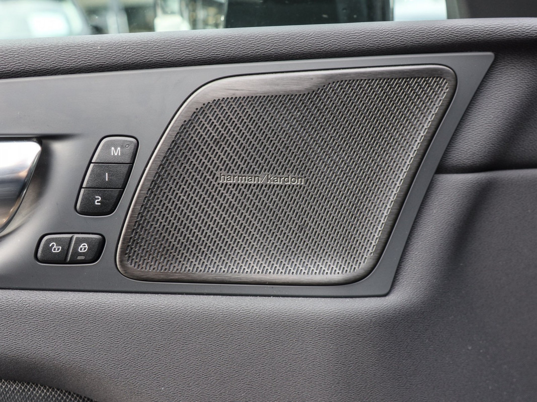 Volvo XC60 T8 - SUV/Off-road - Schwarz - Gebrauchtwagen - Bild 15