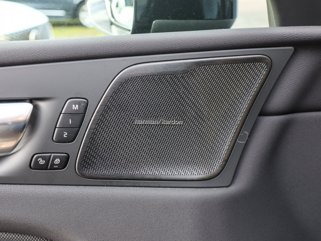 Volvo XC60 T6 Recharge AWD - SUV/Off-road - Schwarz - Gebrauchtwagen - Bild 15