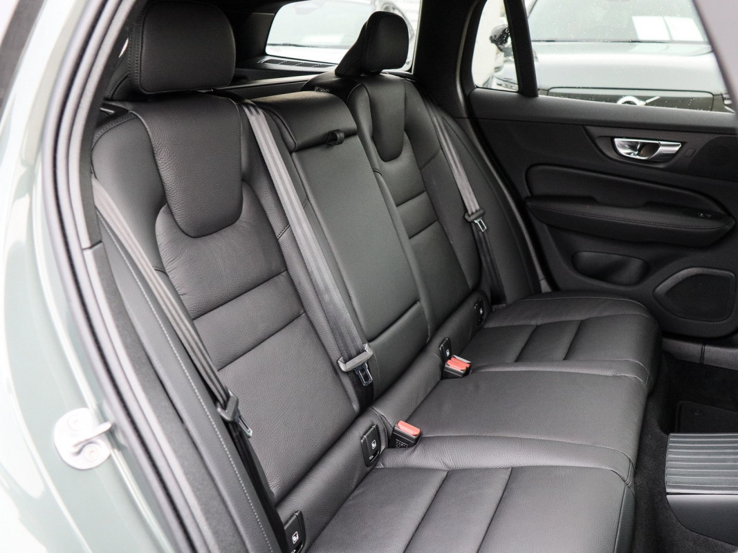 Volvo V60 T6 Recharge Plug-In Hybrid AWD - Kombi - Grün - Neuwagen - Bild 4