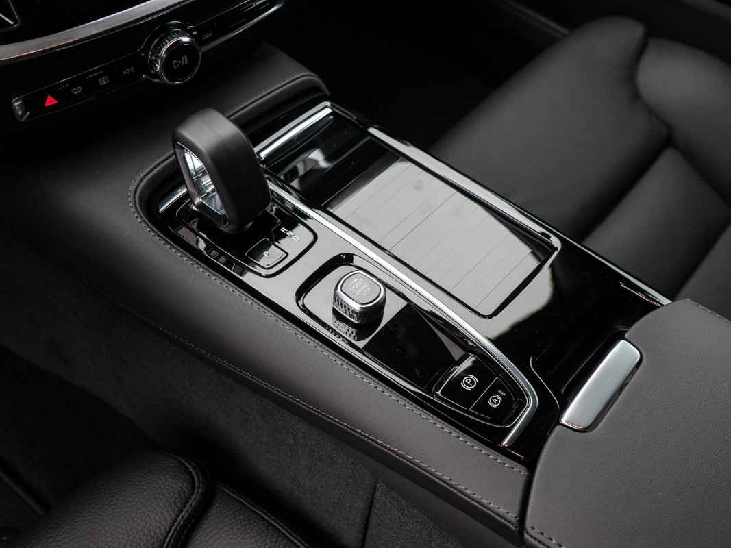 Volvo V60 T6 Recharge Plug-In Hybrid AWD - Kombi - Grün - Neuwagen - Bild 9