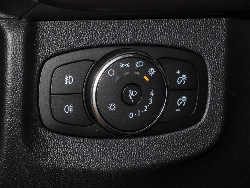 Ford Tourneo Courier - Van/Minibus - Schwarz - Neuwagen - Bild 12