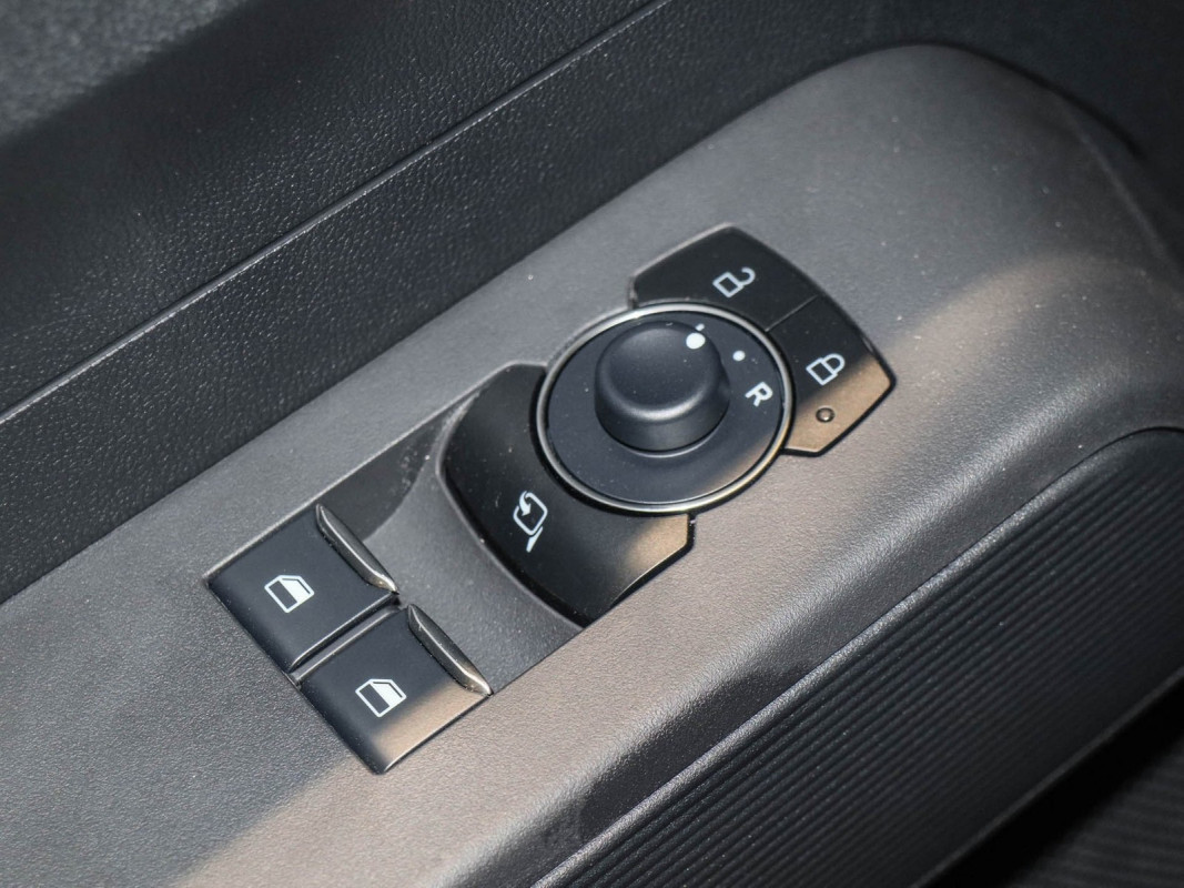 Ford Tourneo Courier - Van/Minibus - Schwarz - Neuwagen - Bild 13