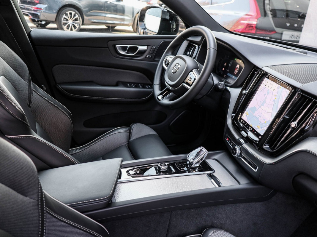 Volvo XC60 B5 AWD - SUV/Off-road - Grau - Gebrauchtwagen - Bild 3