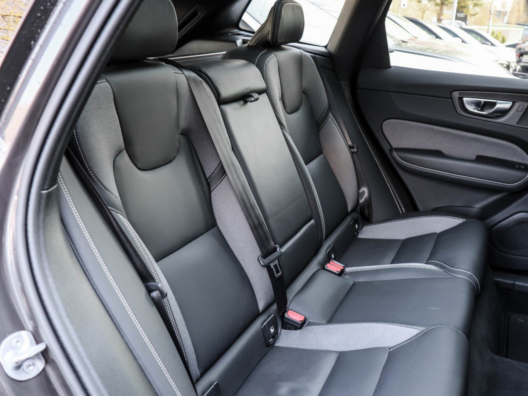 Volvo XC60 B5 AWD - SUV/Off-road - Grau - Gebrauchtwagen - Bild 5