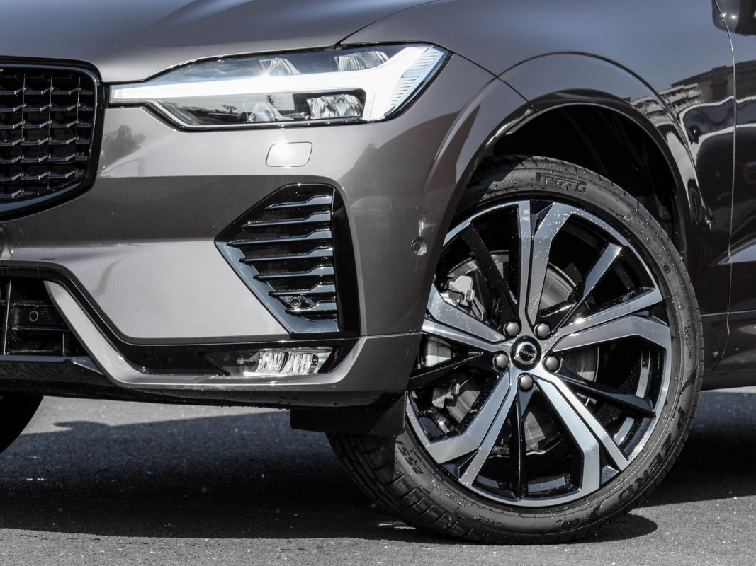 Volvo XC60 B5 AWD - SUV/Off-road - Grau - Gebrauchtwagen - Bild 6