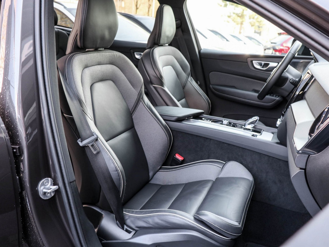 Volvo XC60 B5 AWD - SUV/Off-road - Grau - Gebrauchtwagen - Bild 7