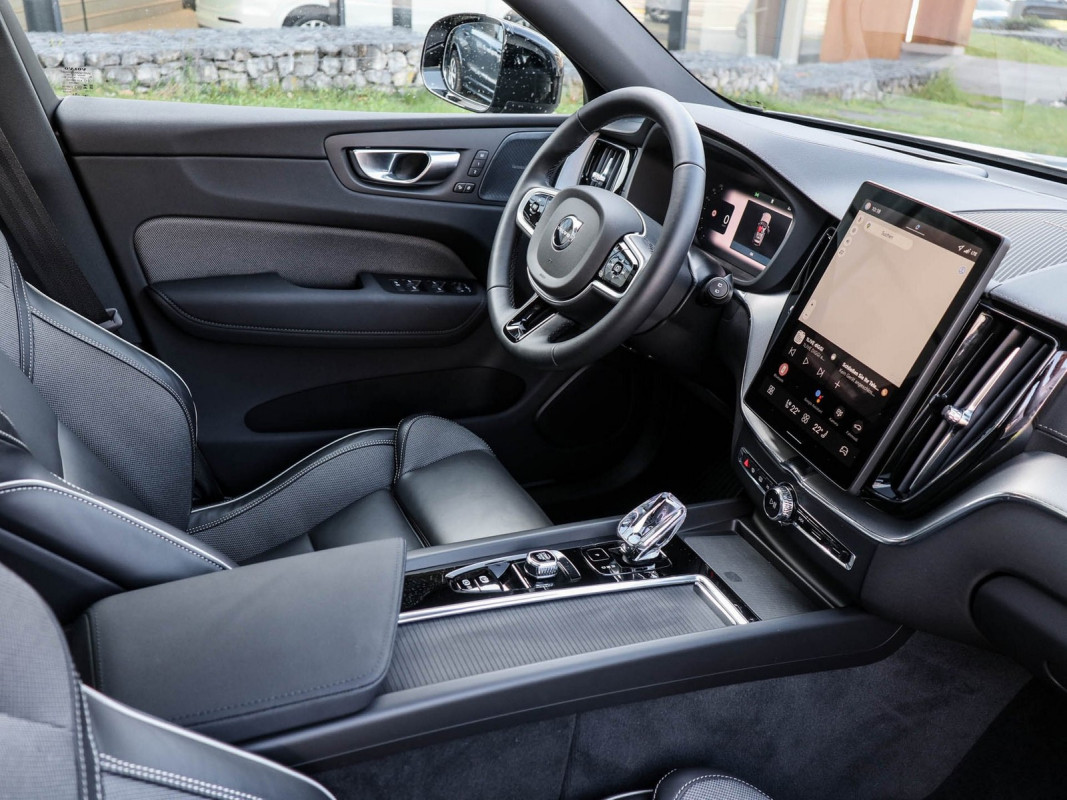 Volvo XC60 T8 AWD - SUV/Off-road - Grau - Gebrauchtwagen - Bild 3