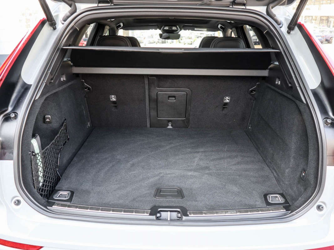 Volvo XC60 T8 AWD - SUV/Off-road - Grau - Gebrauchtwagen - Bild 11