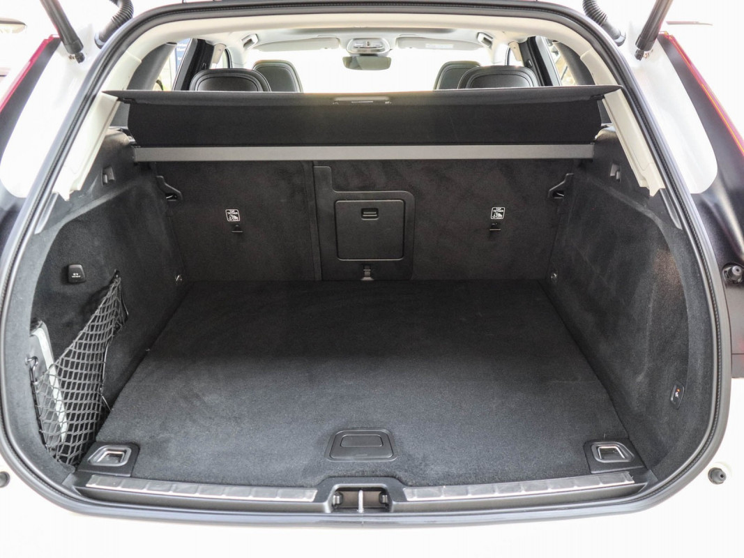 Volvo XC60 T8 AWD - SUV/Off-road - Weiss - Gebrauchtwagen - Bild 11