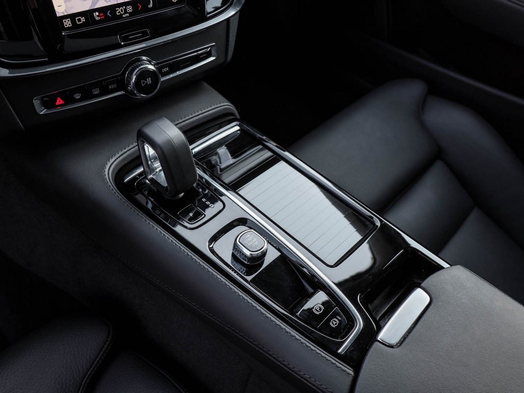 Volvo V90 T8 AWD - Kombi - Schwarz - Gebrauchtwagen - Bild 11