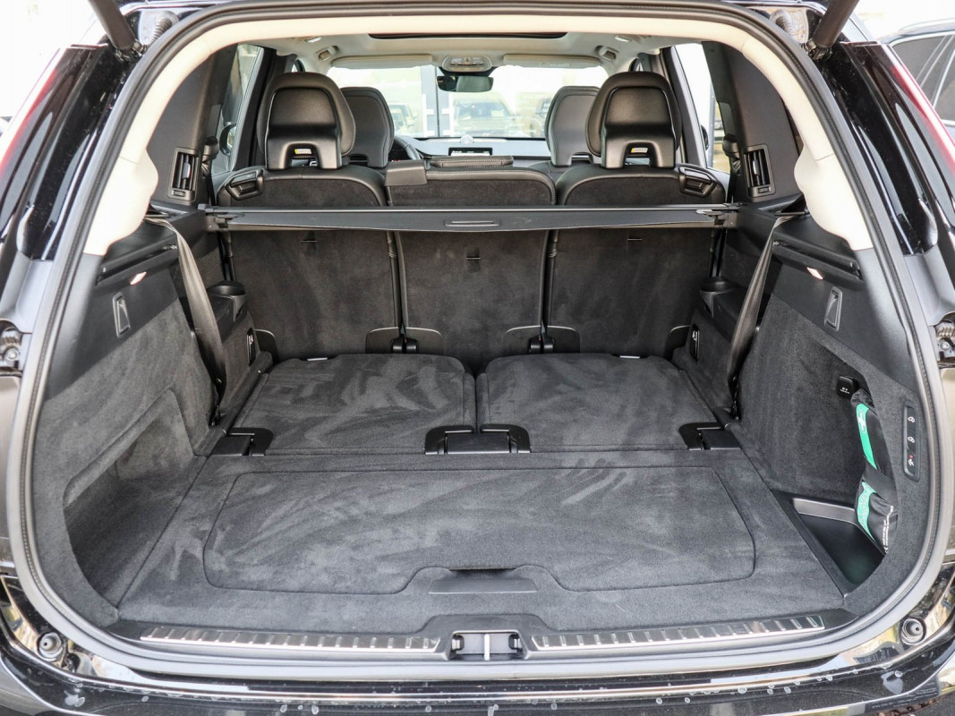 Volvo XC90 T8 AWD - SUV/Off-road - Schwarz - Gebrauchtwagen - Bild 11