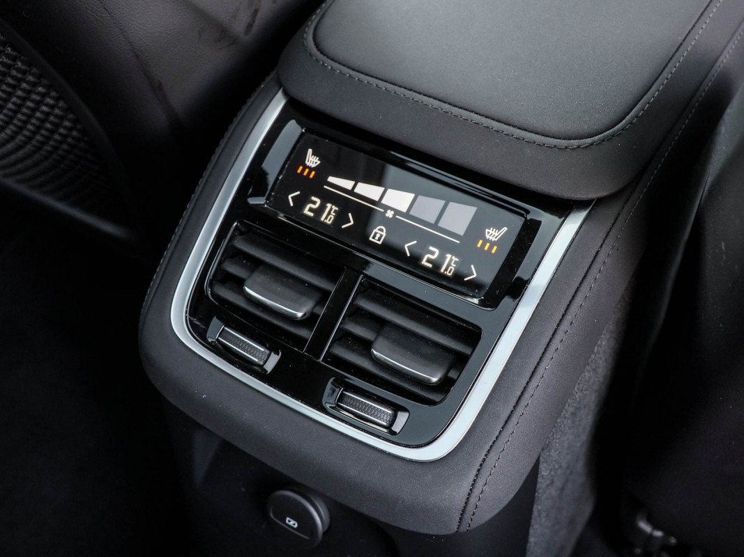 Volvo XC90 T8 AWD - SUV/Off-road - Schwarz - Gebrauchtwagen - Bild 15