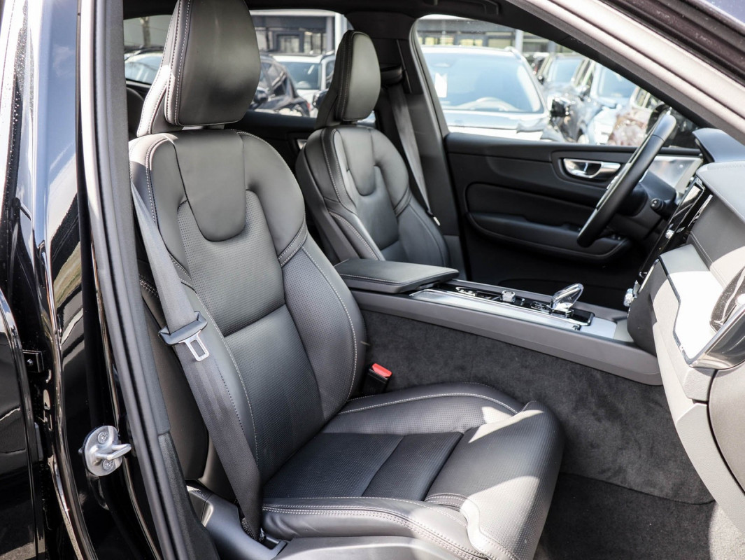 Volvo XC60 B5 (B) AWD - SUV/Off-road - Schwarz - Gebrauchtwagen - Bild 7