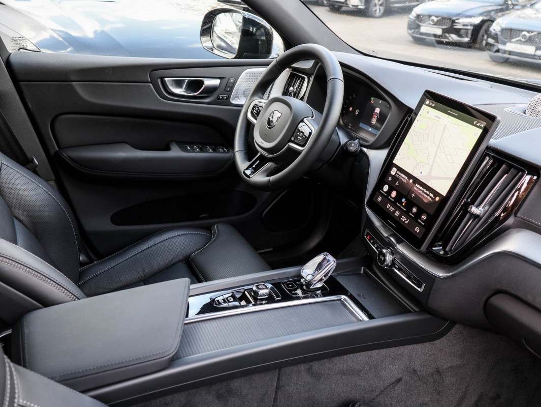 Volvo XC60 B5 AWD - SUV/Off-road - Schwarz - Gebrauchtwagen - Bild 3