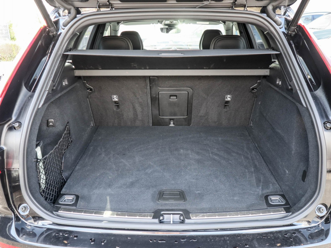 Volvo XC60 B5 (B) AWD - SUV/Off-road - Schwarz - Gebrauchtwagen - Bild 11