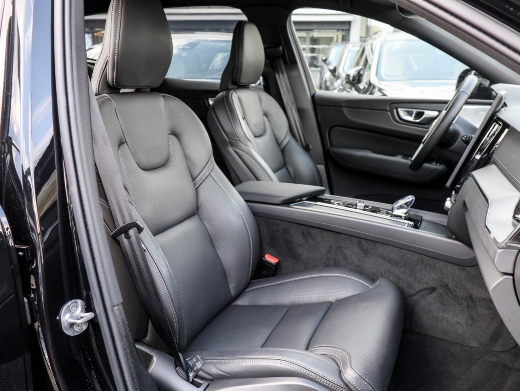 Volvo XC60 B5 AWD - SUV/Off-road - Schwarz - Gebrauchtwagen - Bild 7