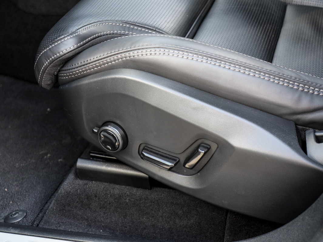 Volvo XC60 B5 (B) AWD - SUV/Off-road - Schwarz - Gebrauchtwagen - Bild 14