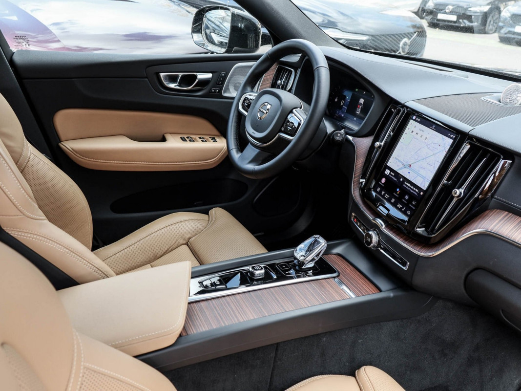 Volvo XC60 B5 (B) AWD - SUV/Off-road - Schwarz - Gebrauchtwagen - Bild 3