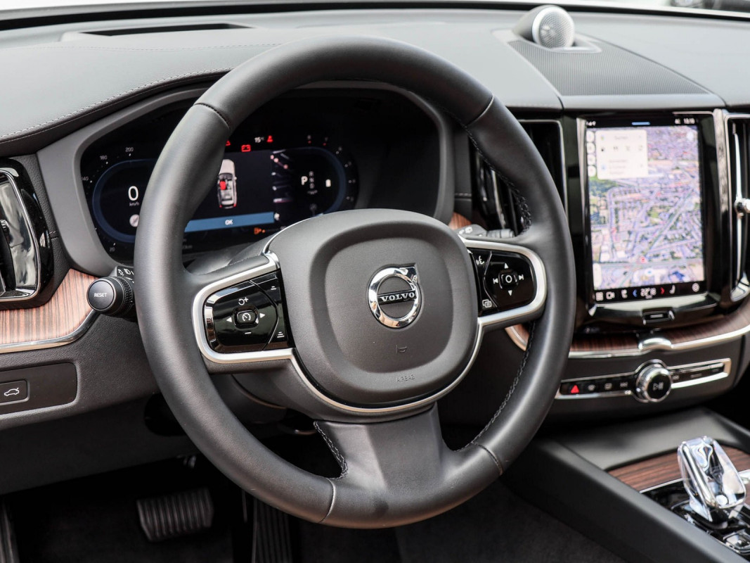 Volvo XC60 B5 (B) AWD - SUV/Off-road - Weiss - Gebrauchtwagen - Bild 10