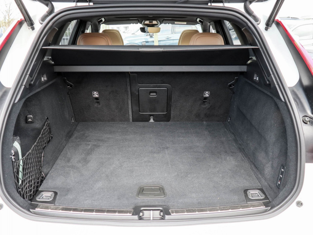 Volvo XC60 B5 (B) AWD - SUV/Off-road - Weiss - Gebrauchtwagen - Bild 11